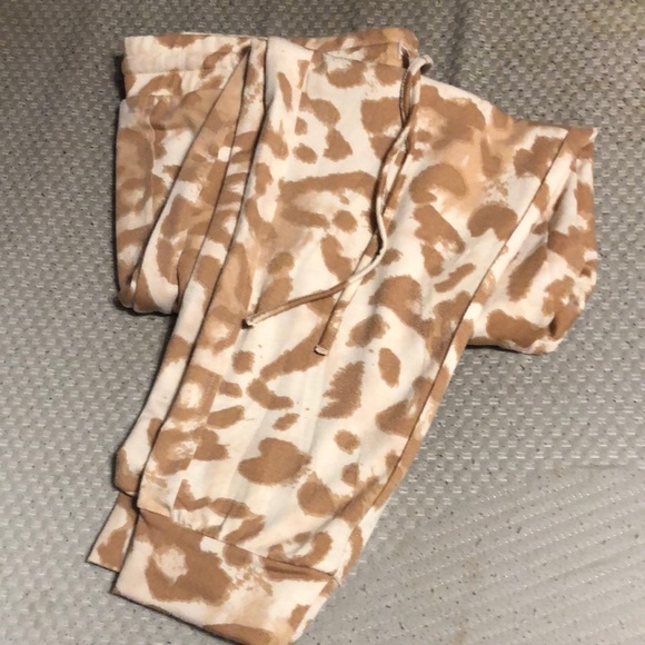 New directions leopard print joggers - Picture 1 of 3